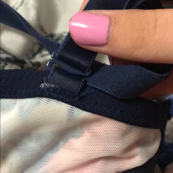 Pink bra - Picture 3 of 3